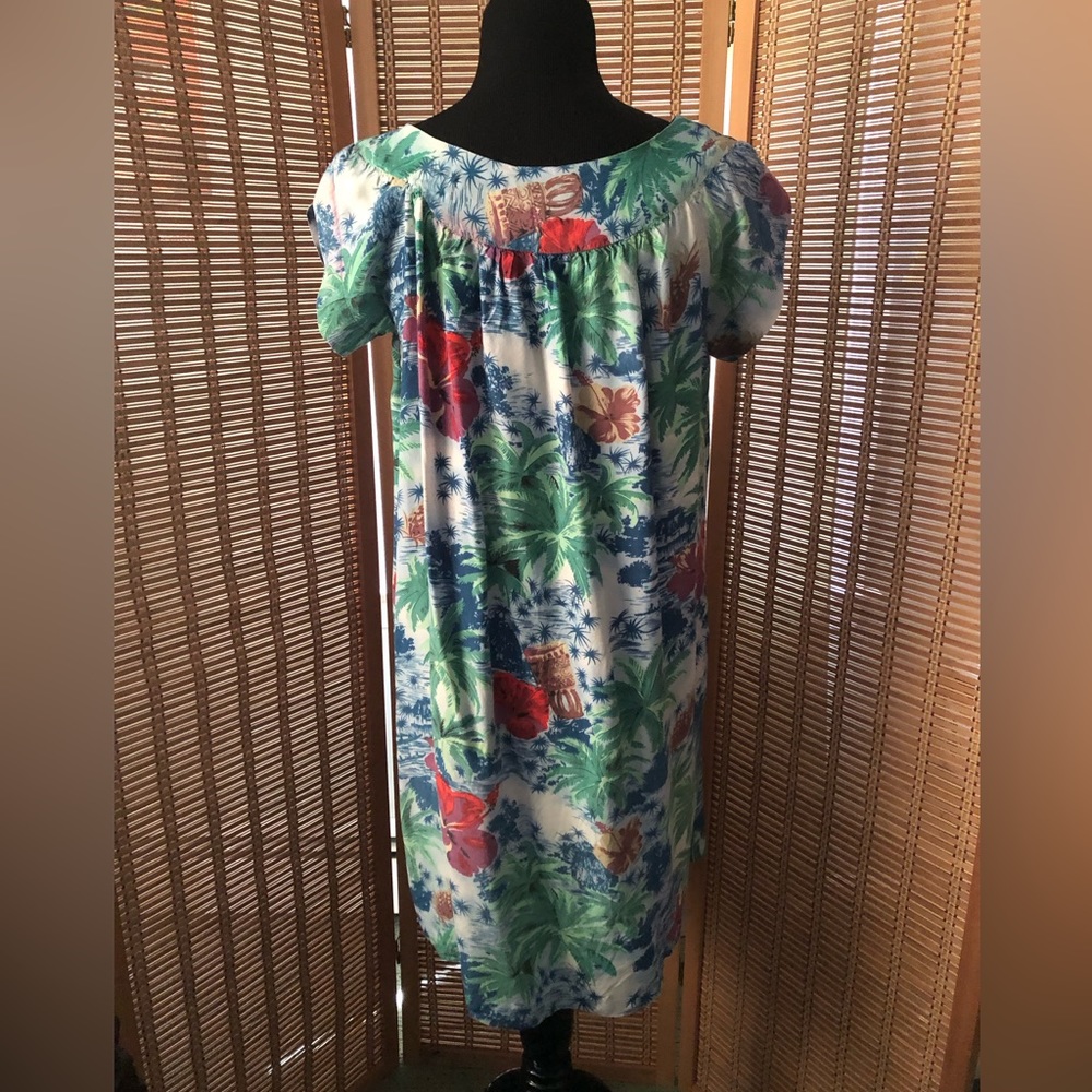LOT of 2: Vintage 70s Hawaiian muumuu and GAP Hawaiian floral print women's top - Picture 4 of 14